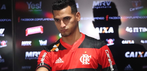 Miguel Trauco foi apresentado pelo Flamengo no segundo dia da pré-temporada - Gilvan de Souza/ Flamengo