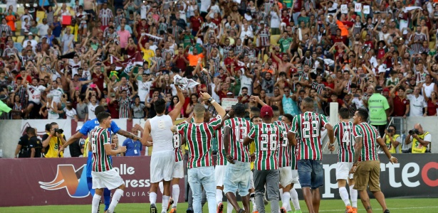 Jogadores do Fluminense comemoram título com a torcida; Autuori se incomodou - LUCAS MERÇON / FLUMINENSE F.C.