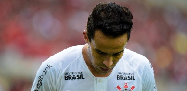 Jadson sentiu dores na coxa ainda na primeira etapa da partida contra o Flamengo  - Thiago Ribeiro/AGIF