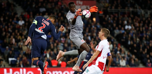Mendy sai do gol durante a partida entre PSG e Reims - REUTERS/Christian Hartmann - REUTERS/Christian Hartmann