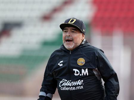 Maradona critica candidatura de Riquelme: "Ídolo não pode se vender" -  22/11/2019 - UOL Esporte