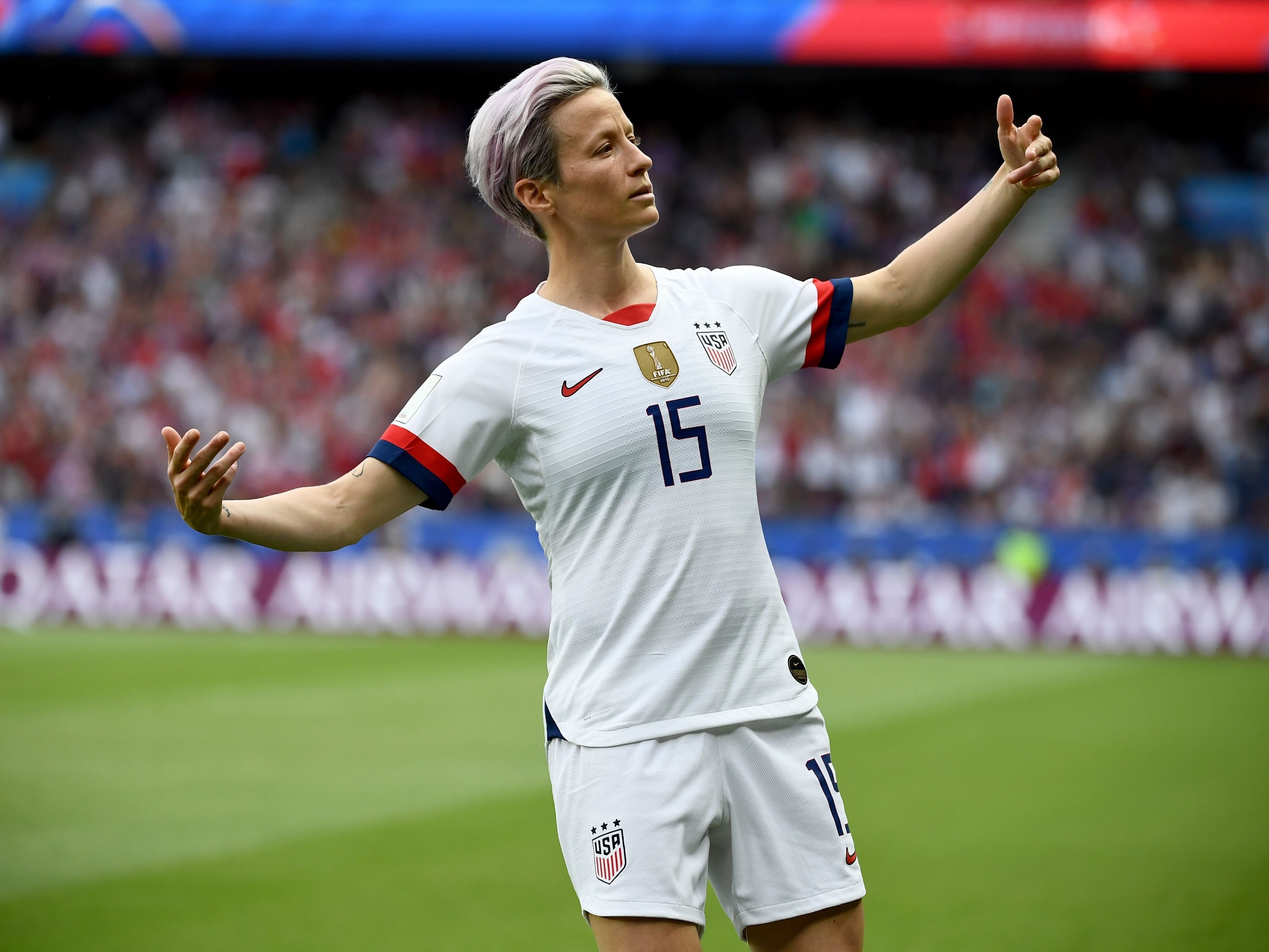 Crítica a Trump não fez Rapinoe perder faixa de capitã; entenda a decisão -  28/06/2019 - UOL Esporte