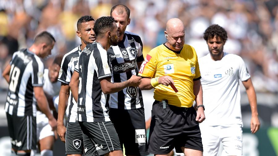 Gilson aprovou atuação do Botafogo contra o Atlético-MG na Sul-Americana - Thiago Ribeiro/AGIF