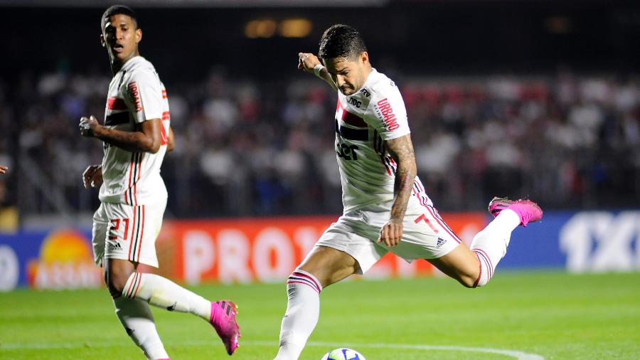 Alexandre Pato arrisca chute no confronto entre São Paulo e Chapecoense - Alan Morici/AGIF