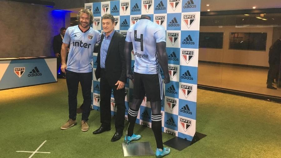 Diego Lugano e Darío Pereyra participam do lançamento da nova camisa do São Paulo - José Eduardo Martins/UOL