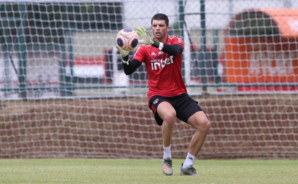 Sao Paulo Volpi Deixa O Morumbi Com Protecao Na Mao E Pode Desfalcar O Tricolor