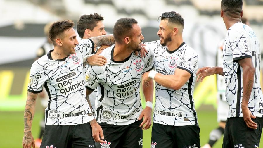 Renato Augusto e Giuliano festejam gol do Corinthians contra o Ceará  - Rodrigo Coca/ Ag. Corinthians 