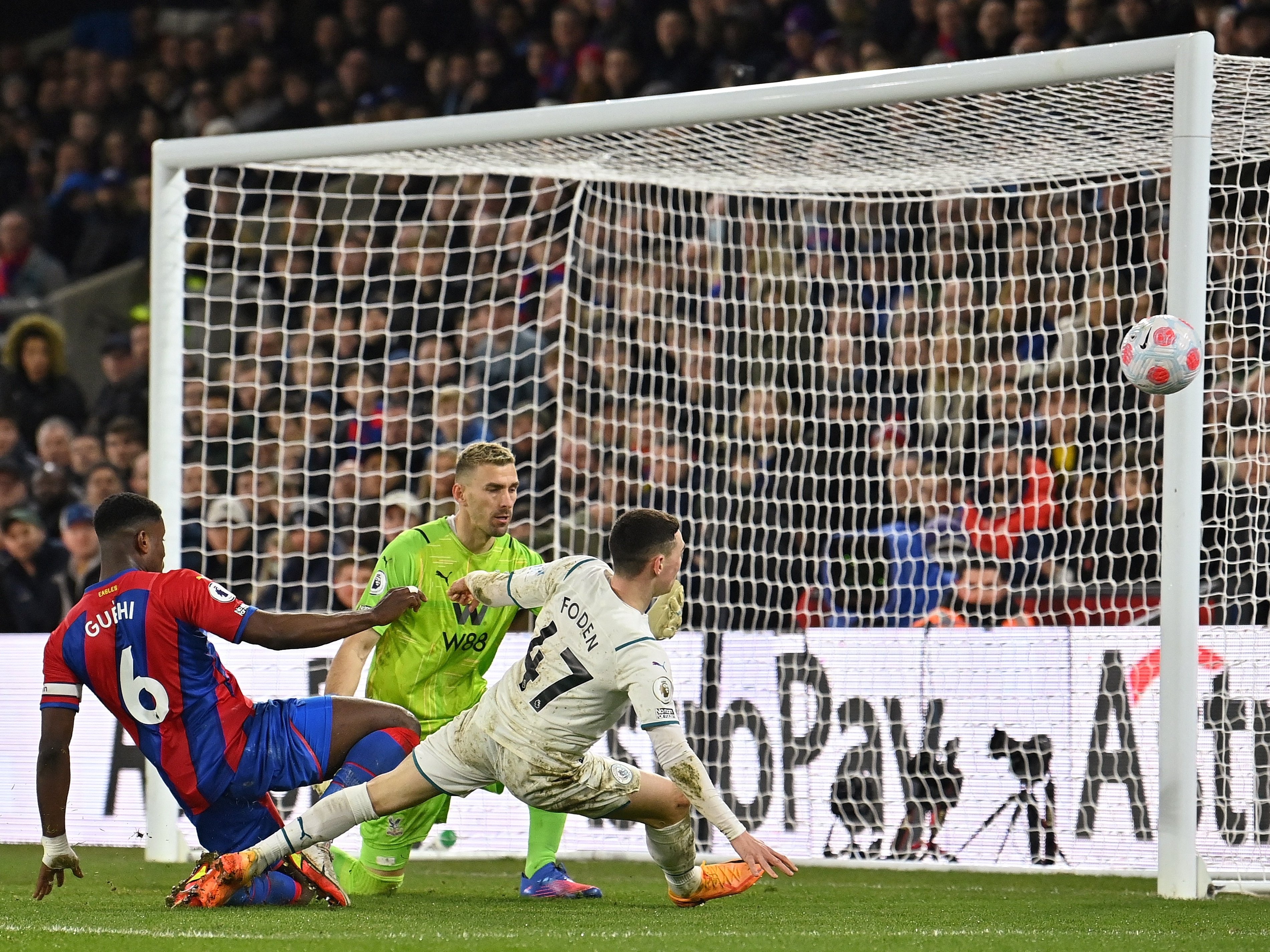 Manchester City empata sem gols com o Crystal Palace, mas se mantém líder  do Inglês - 14/03/2022 - UOL Esporte