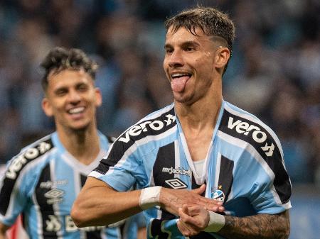 Após cirurgia, Grêmio aguarda por retorno de Ferreira em julho e