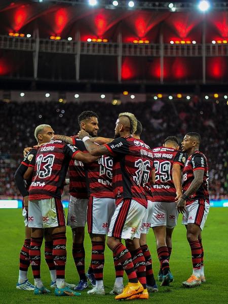 Jogadores do Flamengo celebram gol sobre o Atlético-GO, no Maracanã, pelo Brasileiro - Marcelo Cortes / Flamengo