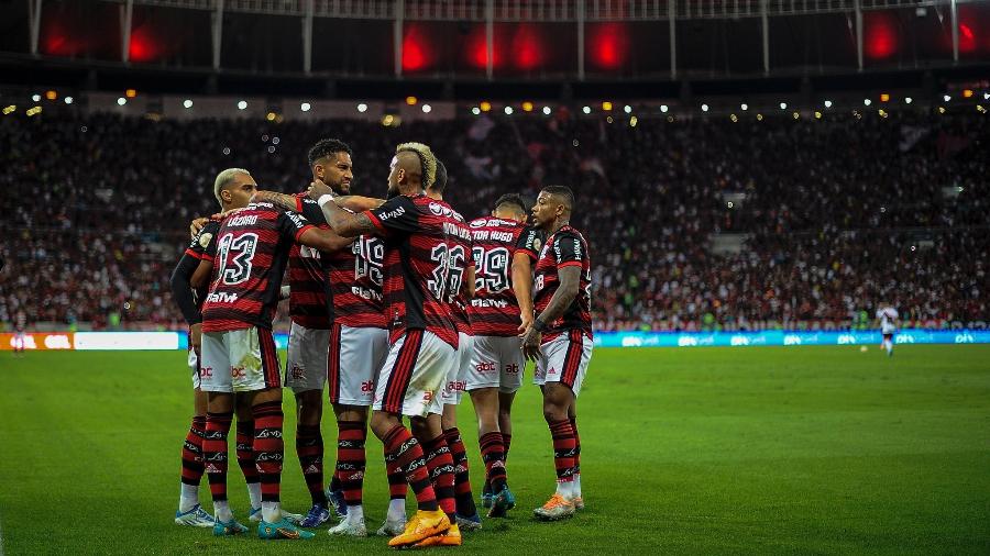 Jogadores do Flamengo celebram gol sobre o Atlético-GO, no Maracanã, pelo Brasileiro - Marcelo Cortes / Flamengo