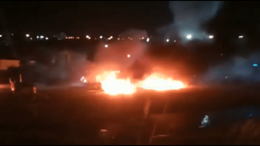 Torcedores do Aldosivi incendeiam carros de cinco jogadores após derrota para o Godoy Cruz - Reprodução/Twitter