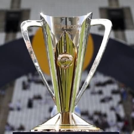 Taça da Supercopa Feminina; vencedor de 2023 será Corinthians ou Flamengo - Livia Villas Boas e Rebeca Reis / Staff Images / CBF