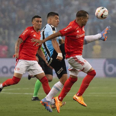 Suárez passou em branco, mas venceu no último minuto seu primeiro GreNal - RAUL PEREIRA/FOTOARENA/ESTADÃO CONTEÚDO