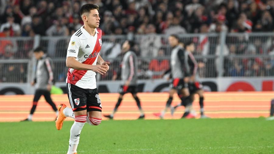 Claudio Echeverri, de apenas 17 anos, faz sua estreia pelo River Plate - CARP Twitter