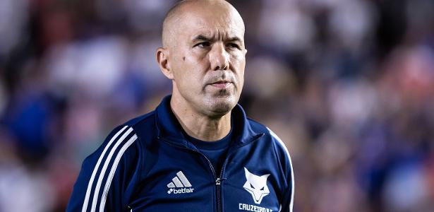 Cruzeiro assume liderança do Brasileirão, porém técnico não se impressiona.