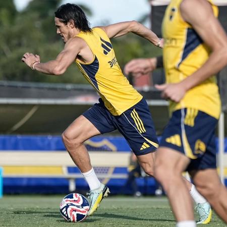 Edinson Cavani treina com os companheiros do Boca Juniors antes da partida contra o Auckland City, pelo Mundial - Reprodução/Instagram