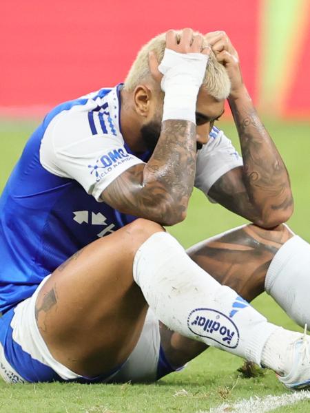 Gabigol se lamenta após perder pênalti em Corinthians x Cruzeiro, jogo da Copa do Brasil