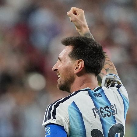 messi-comemora-gol-em-argentina-x-argelia-duelo-da-copa-do-mundo-1781663776958_v2_450x450 Messi faz história na Copa 2026 e marca 3 gols; veja o recorde que o camisa 10 conquistou
