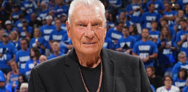 Don Nelson, lenda da NBA como jogador e treinador, morre aos 86 anos