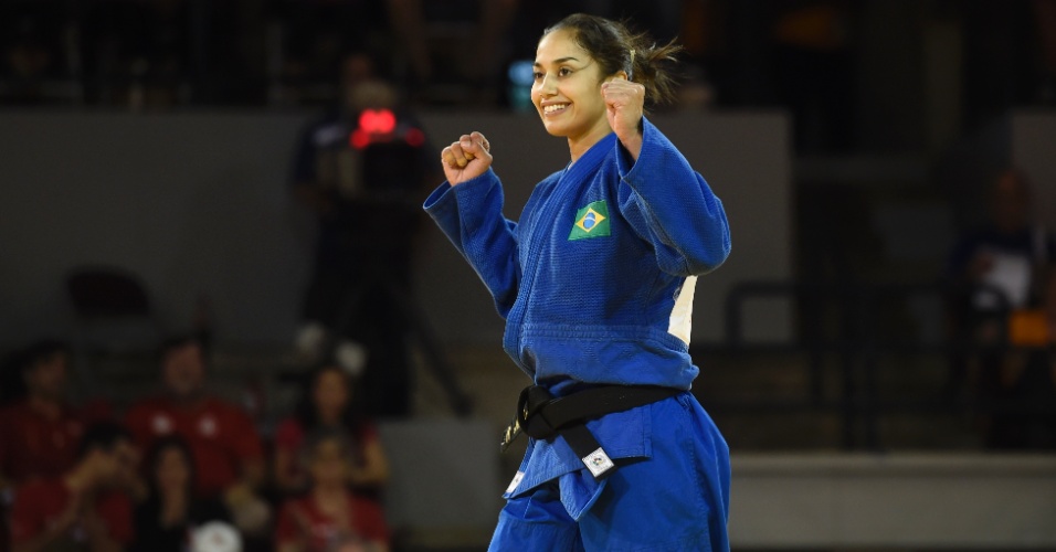 Mariana Silva comemora medalha de bronze no judô em Toronto