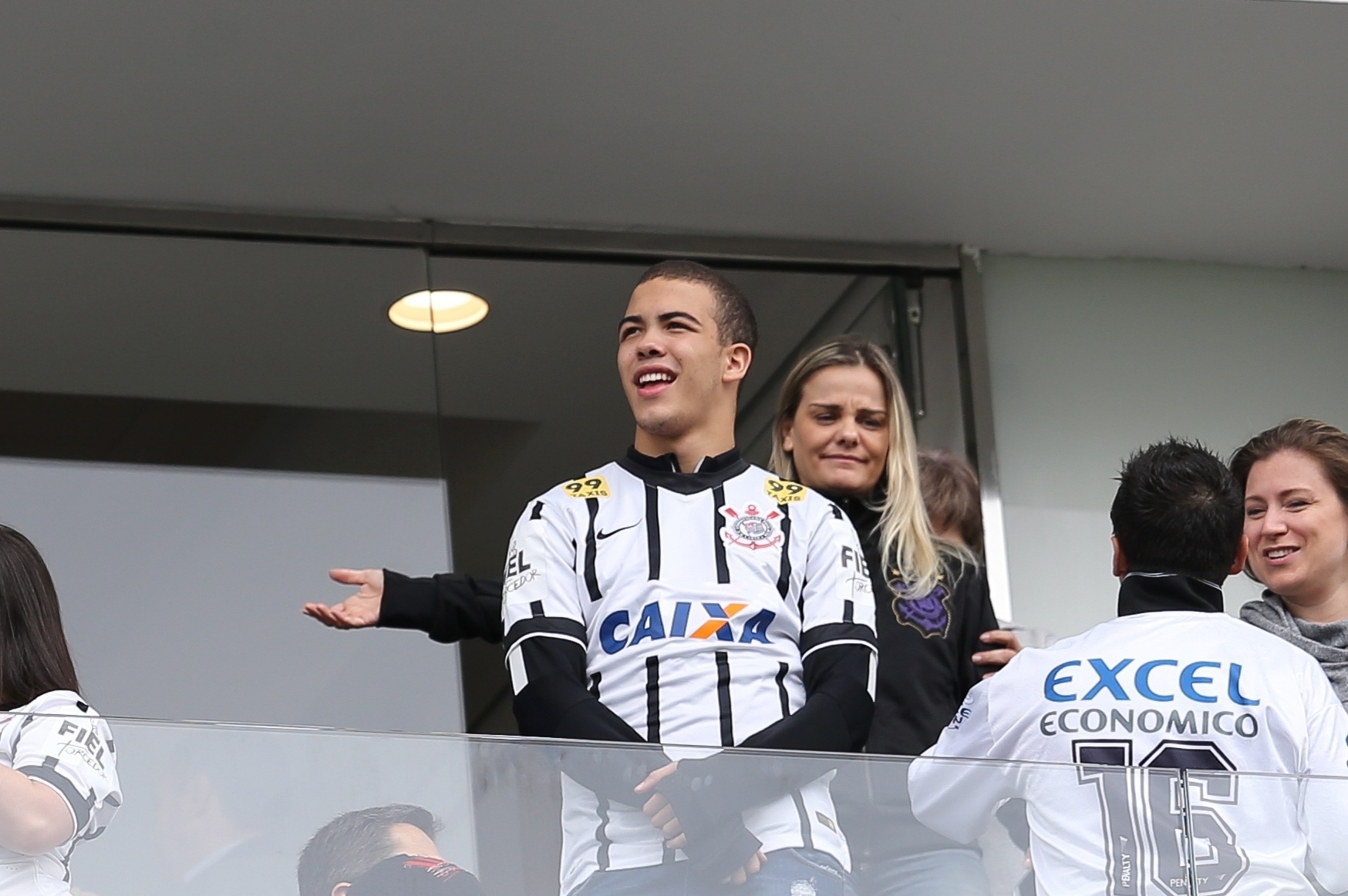 Ronald,  fiho do ex-atacante Ronaldo, ao lado da mãe Milene em um camarote do estádio acompanham Corinthians x Joinville pelo Brasileiro - Robson Ventura-13.set.2015/Folhapress
