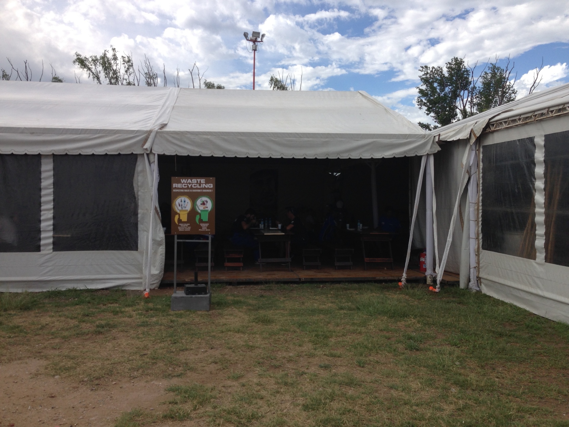 Os 'perrengues' dos pilotos no acampamento do Dacar - Brunno Carvalho / UOL