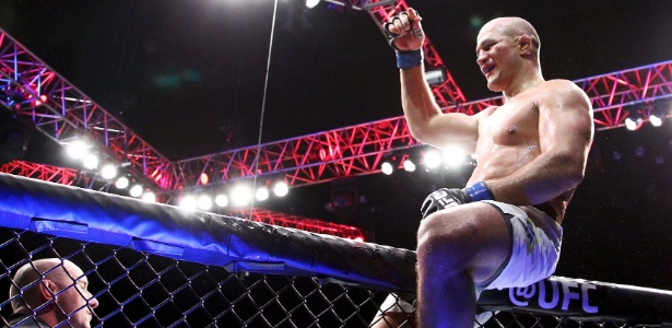 Cigano derrotou Ben Rothwell por pontos no UFC Croácia - Antonio Bronic/Reuters