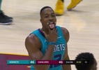 NBA multa jogador dos Hornets em R$ 113 mil por gesto obsceno em quadra