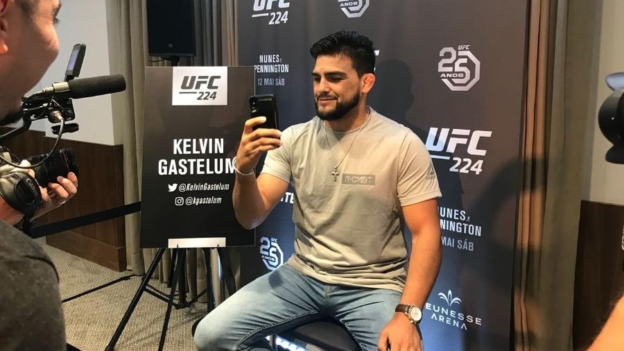 Kelvin Gastelum durante entrevista para o UFC 224  - Bruno Braz/UOL
