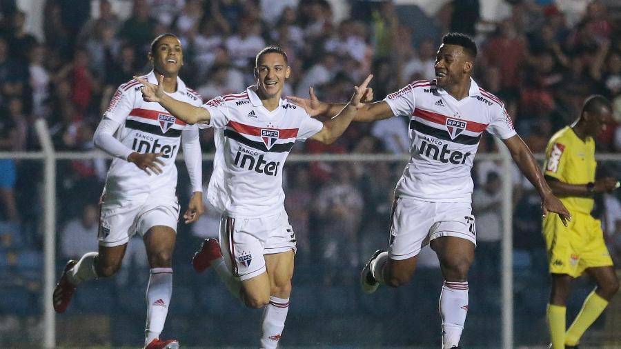 Antony comemora gol do São Paulo contra o São Caetano - Marcello Zambrana/AGIF
