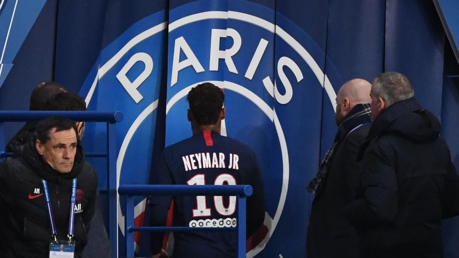 Neymar é substituído em partida do PSG contra o Lille e sai de campo direto para o vestiário - FRANCK FIFE / AFP