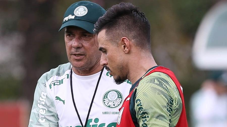 Willian e Vanderlei Luxemburgo durante o treino do Palmeiras na Academia - Cesar Greco/Ag. Palmeiras