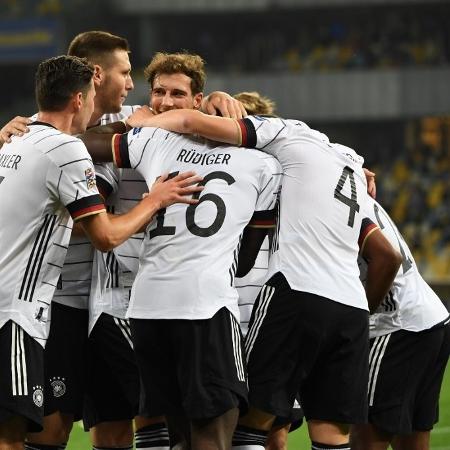 Jogadores da Alemanha comemoram gol marcado por Matthias Ginter contra a Ucrânia em partida da Liga das Nações (10.08.2020) - Sergei Supinsky/AFP