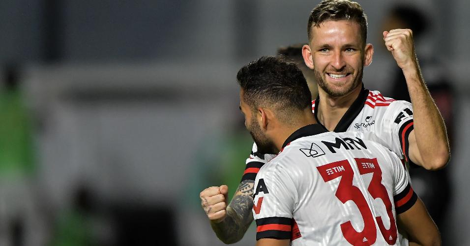 Leo Pereira comemora gol marcado para o Flamengo contra o Vasco