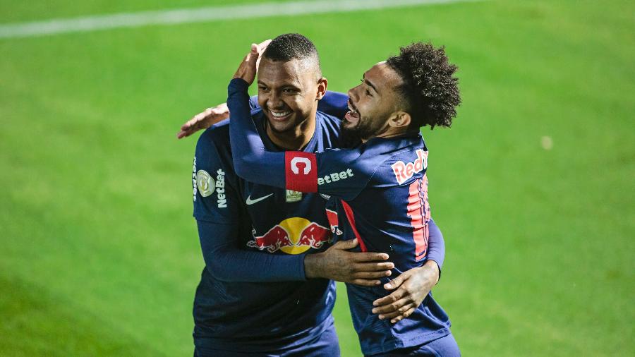 Luan Cândido e Claudinho comemoram gol do Red Bull Bragantino contra o Bahia - Diogo Reis/AGIF