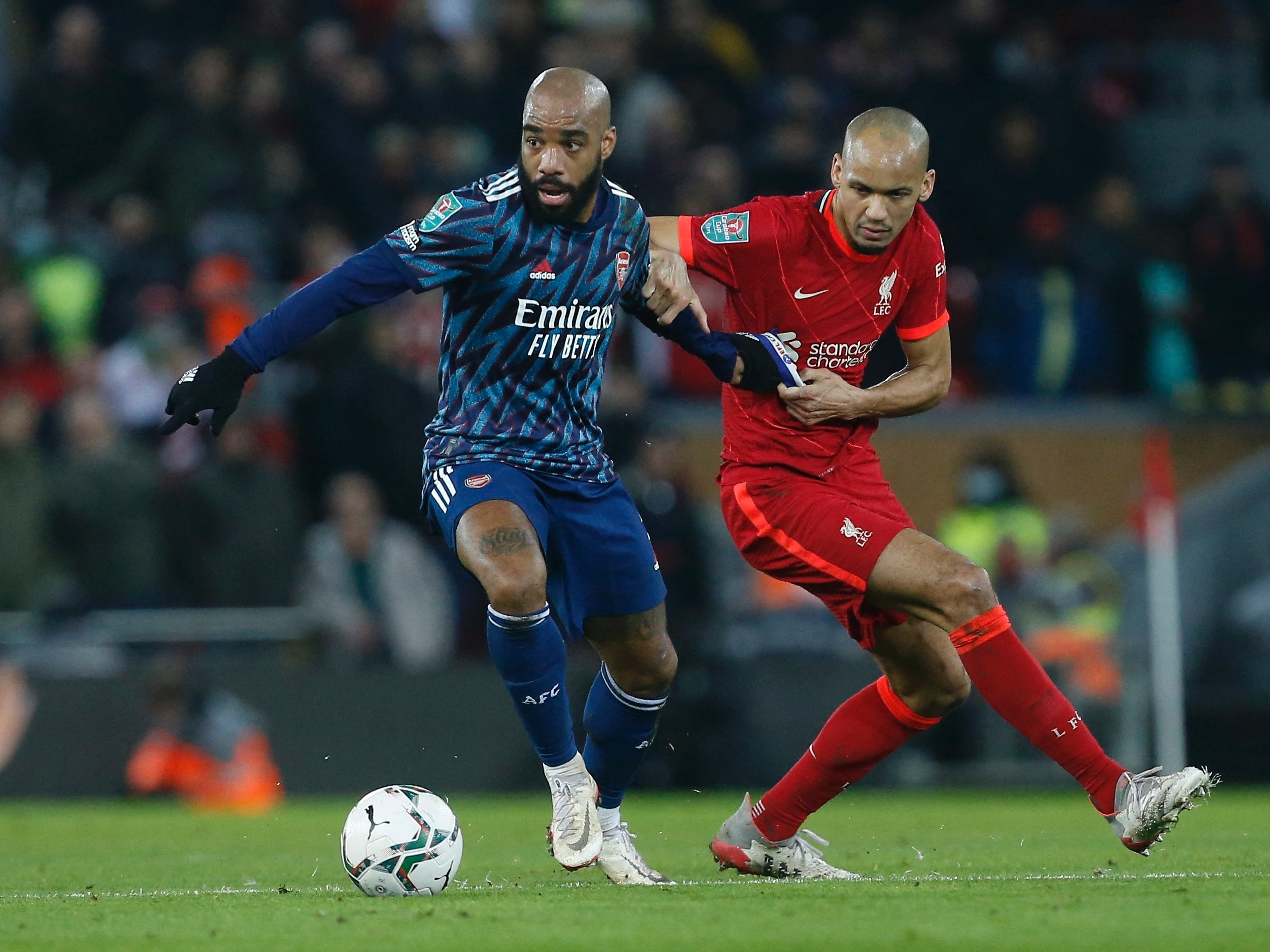 Arsenal sai atrás, mas busca empate com Chelsea no clássico londrino pelo  Inglês