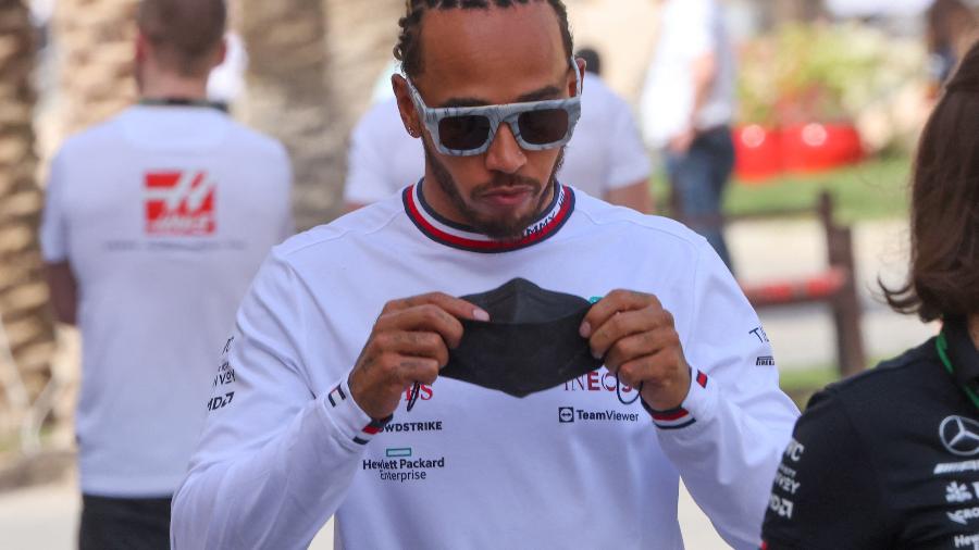 Lewis Hamilton avisou que não vai tirar seus piercings - Giuseppe Cacace/AFP