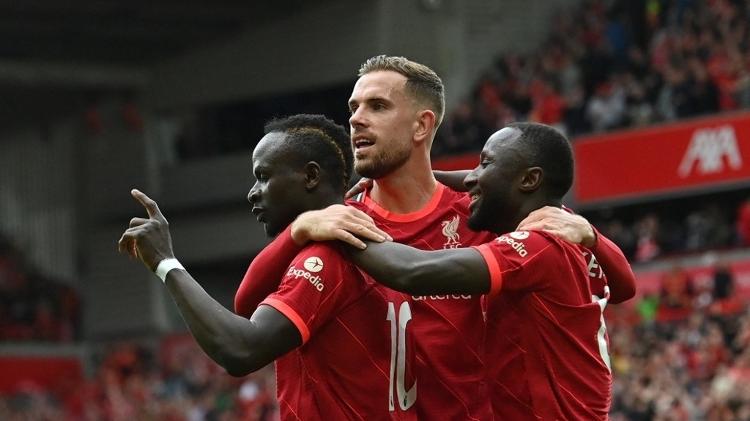 22.5.22 - L'attaccante senegalese Sadio Mane (a sinistra), da Liverpool, festeggia un gol contro il Wolverhampton - ELLIS / AFP - ELLIS / AFP