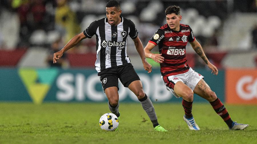 Botafogo e Flamengo são dois dos clubes com sites de apostas na lista de patrocinadores - Thiago Ribeiro/AGIF