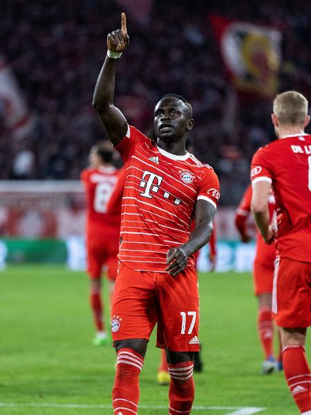 Sadio Mané comemora seu primeiro gol pelo Bayern na Liga do Campeões, contra o Viktoria Plze? - Boris Streubel/Getty Images