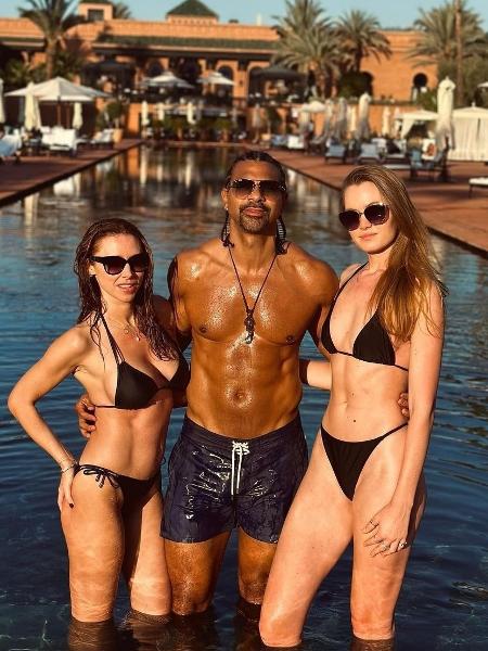 David Haye passou as festas de fim de ano com a cantora Una Healy (à esq.) e a modelo Sian Rose (à dir.) - Reprodução