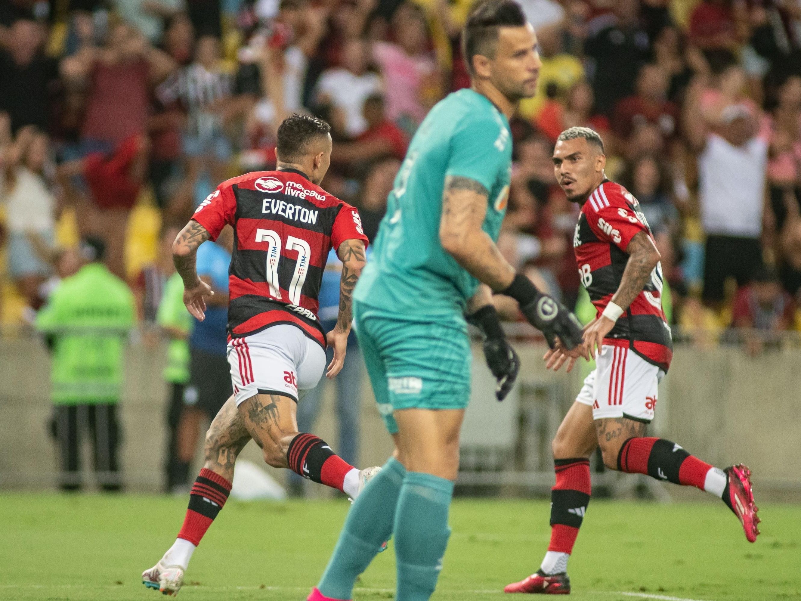 Everton Cebolinha faz golaço para o Flamengo contra o Fluminense