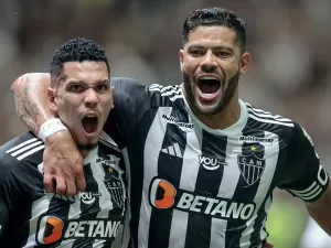 Pais de Hulk e Paulinho viralizam ao comemorarem virada do Galo