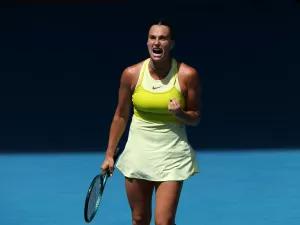 Sabalenka atropela e é primeira mulher nas quartas do Australian Open