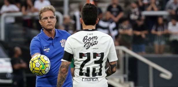 Oswaldo quer reforço de Fagner em Florianópolis - Rodrigo Gazzanel/Agência Corinthians