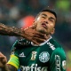 Dudu é parado por Morales durante jogo do Palmeiras contra o Jorge Wilstermann, no Allianz Parque - Ale Cabral/AGIF