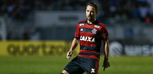 Everton Ribeiro foi preterido por Maurício Barbieri, que optou por escalar Willian Arão - Marcello Zambrana/AGIF