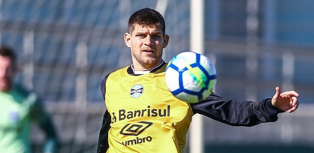 Aos 27 anos, argentino está no Grêmio desde 2016 e renovou contrato em dezembro - Lucas Uebel/Grêmio