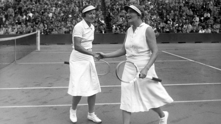 Simonne Mathieu (esq.) e Marie Luise Horn na semifinal de Roland Garros de 1936, em Roland Garros - Gamma-Keystone via Getty Images